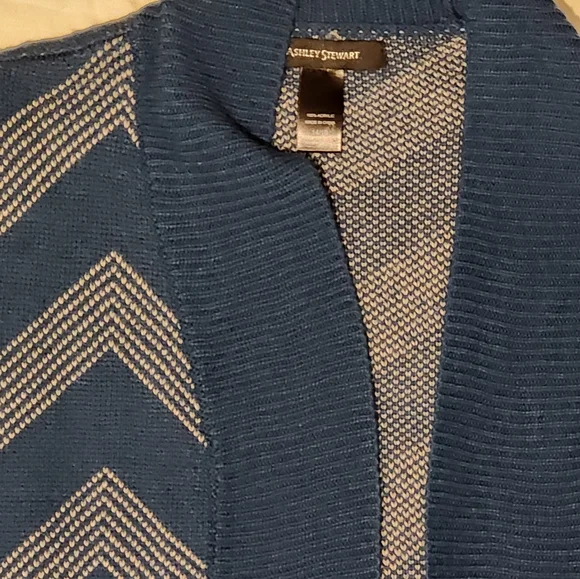 Sweater - Picture 2 of 4